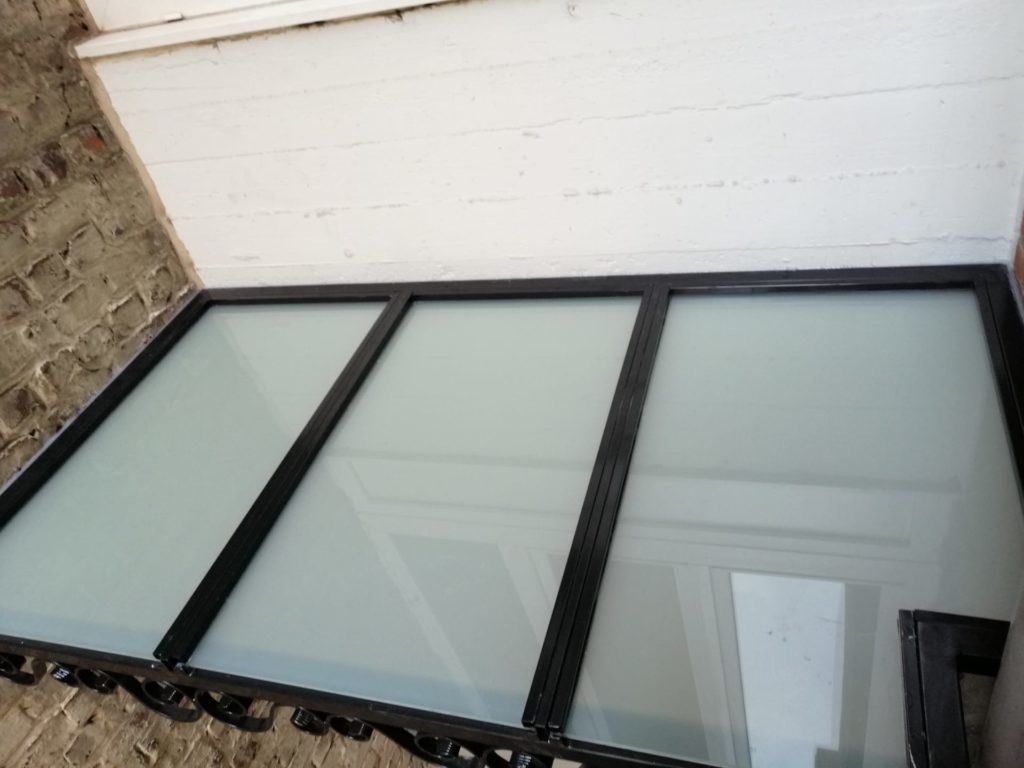 Store En Métal - Trous Pour Auvent - 6 Broches à Huile En